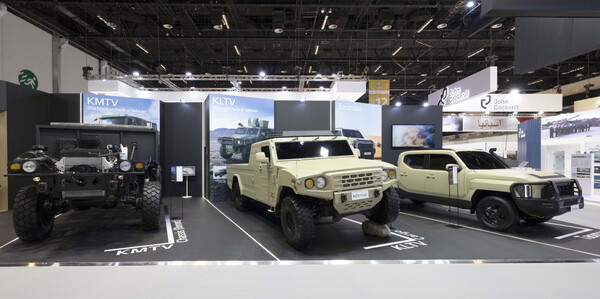 (사진 왼쪽부터) 중형표준차 보닛형 베어샤시, 소형전술차 2인승 카고, 타스만 쇼카 [사진=기아]