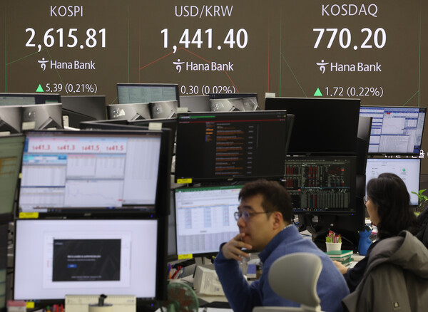 서울 중구 하나은행 본점 딜링룸. [사진=연합뉴스]