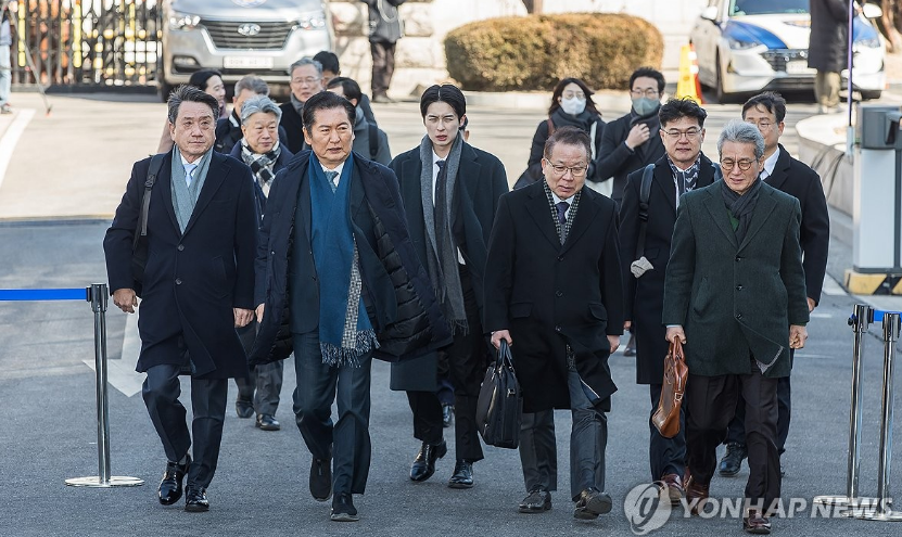 지난 20일 서울 종로구 헌법재판소에서 열린 윤석열 대통령 탄핵심판 10차 변론기일에 정청래 위원장과 국회측 탄핵소추 변호인단이 출석하고 있다. [사진=연합뉴스]