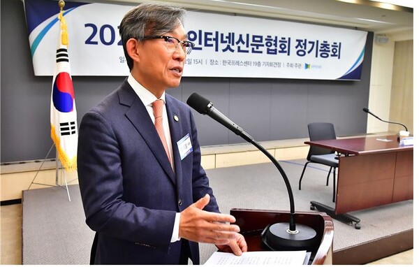 제13대 한국인터넷신문협회 김기정 회장이 당선 소감을 밝히고 있다.[사진제공=한국인터넷신문협회]
