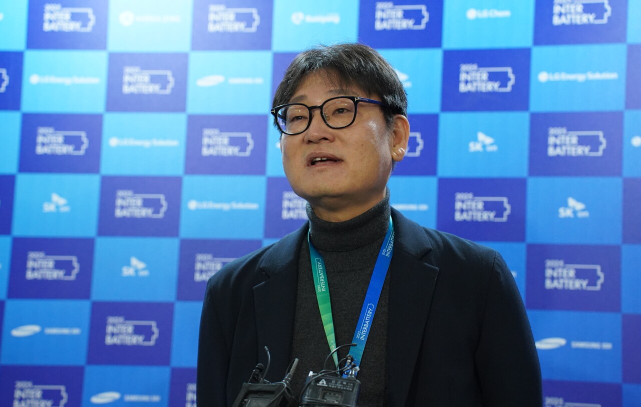 최문호 에코프로비엠 대표이사가 5일 '인터배터리 2025' 기자간담회에서 발언하고 있다. [사진=김민우 기자]