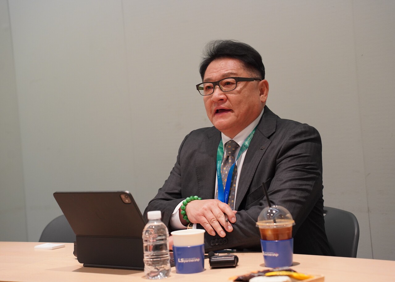 구자균 LS일렉트릭 회장이 5일 '인터배터리 2025' 기자간담회에서 발언하고 있다. [사진=김민우 기자]