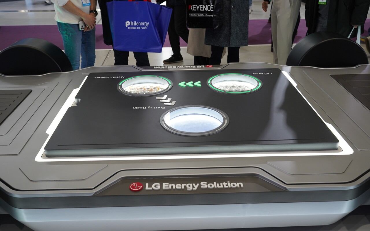 LG에너지솔루션이 '인터배터리 2025'에서 공개한 첨단 배터리 제품들. [사진=김민우 기자]