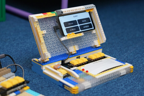 SK 행복나눔재단은 시각장애 아동을 위한 점자 학습 장난감 ‘슬라이닷’을 개발했다. 사진은 슬라이닷 상용화 버전. [사진=SK행복나눔재단)