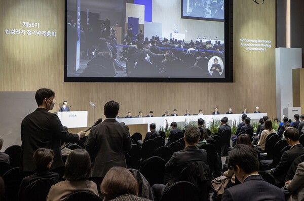 삼성전자가 지난해 3월 20일 경기도 수원시 수원컨벤션센터에서 주주, 기관투자자, 경영진이 참석한 가운데 제55기 정기 주주총회를 개최했다. 삼성전자는 주주총회에서 사업전략을 공유하고 주주와의 대화 시간을 갖고있다. [삼성전자 제공=뉴스퀘스트]