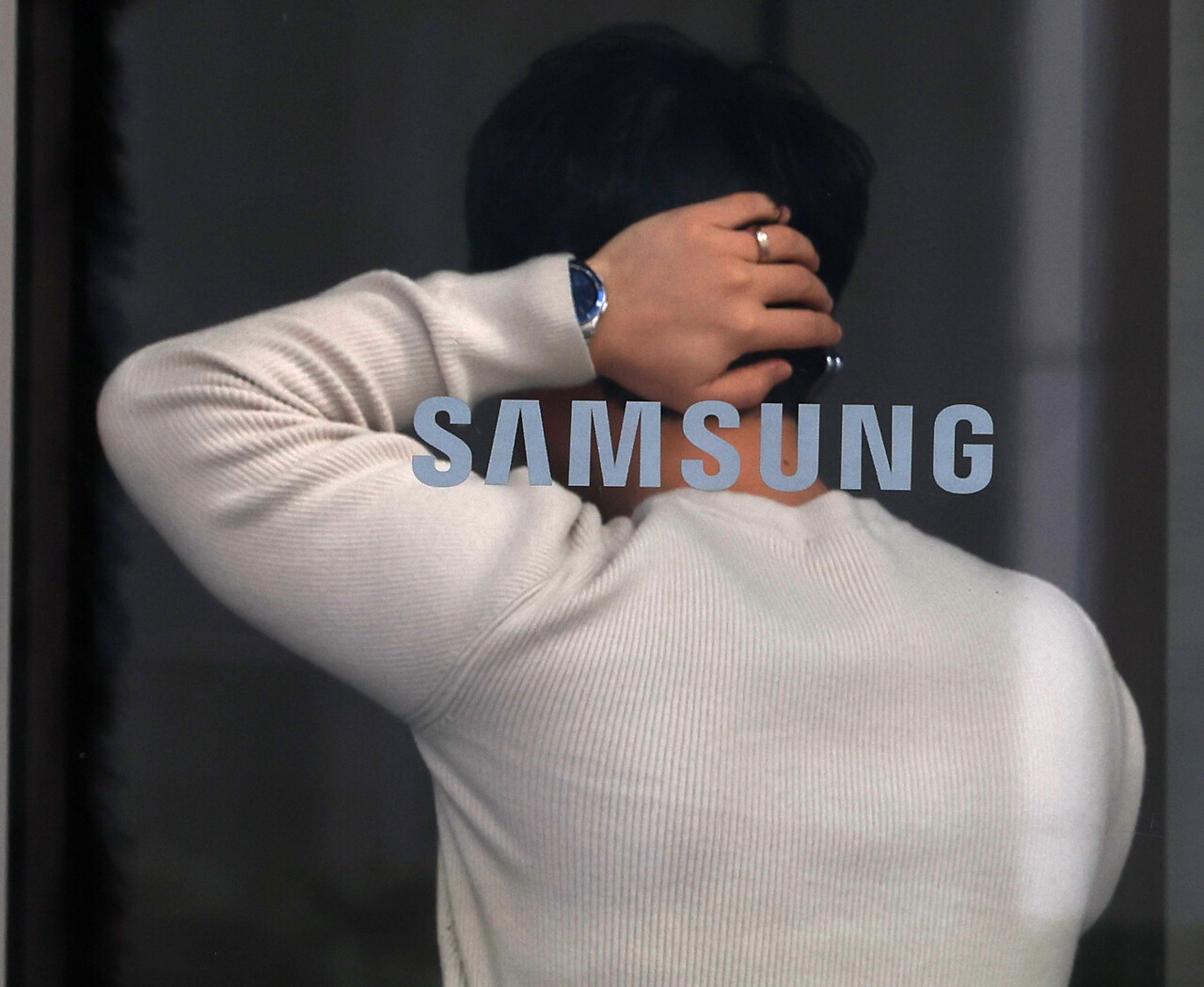 NH투자증권과 KB증권은 31일 반도체 수급 환경 개선 등을 이유로 삼성전자의 목표주가를 상향 조정했다. 서울 서초구 삼성전자 서초사옥 모습. [사진=연합뉴스] 