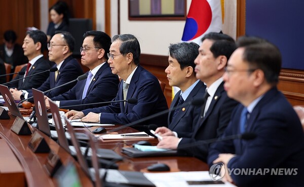 홍해인 기자 = 한덕수 대통령 권한대행 국무총리가 1일 정부서울청사에서 열린 국무회의에서 발언하고 있다. [사진=대통령실통신사진기자단]