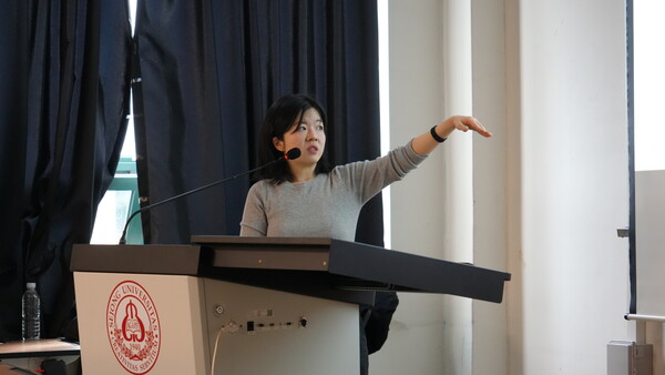 지난달 20일 세종대 융합인재양성사업단 주최로 열린 ‘기후 변화와 환경 정책’ 특강에서 구지민 작가가 강연하고 있다. [사진=세종대]