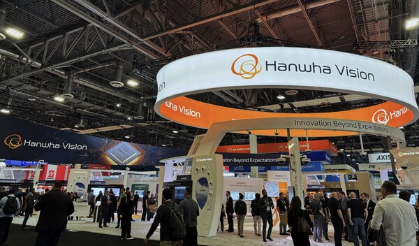 한화비전이 북미 최대 보안 전시회 ‘ISC WEST 2025’에 참가해 AI 및 클라우드 기반 솔루션을 선보였습니다.