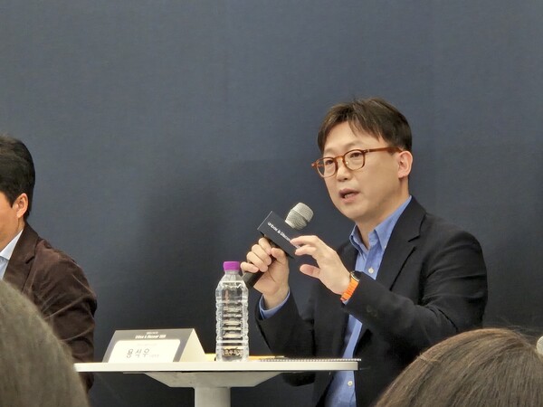 용석우 삼성전자 영상디스플레이사업부장이 7일 서울 강남삼성 매장에서 진행된 AI TV 간담회에서 기자의 질문에 답변하고 있다. [사진=황재희 기자]
