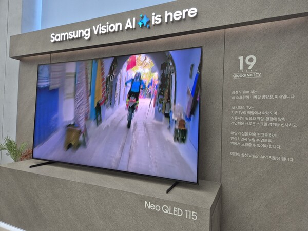 7일 삼성전자는 서울 서초구에 위치한 삼성 강남에서 신제품 출시 행사 '언박스 앤 디스커버(Unbox& Discover)2025'를 개최했다. 사진은 115형 초대형 TV. [사진=황재희 기자]