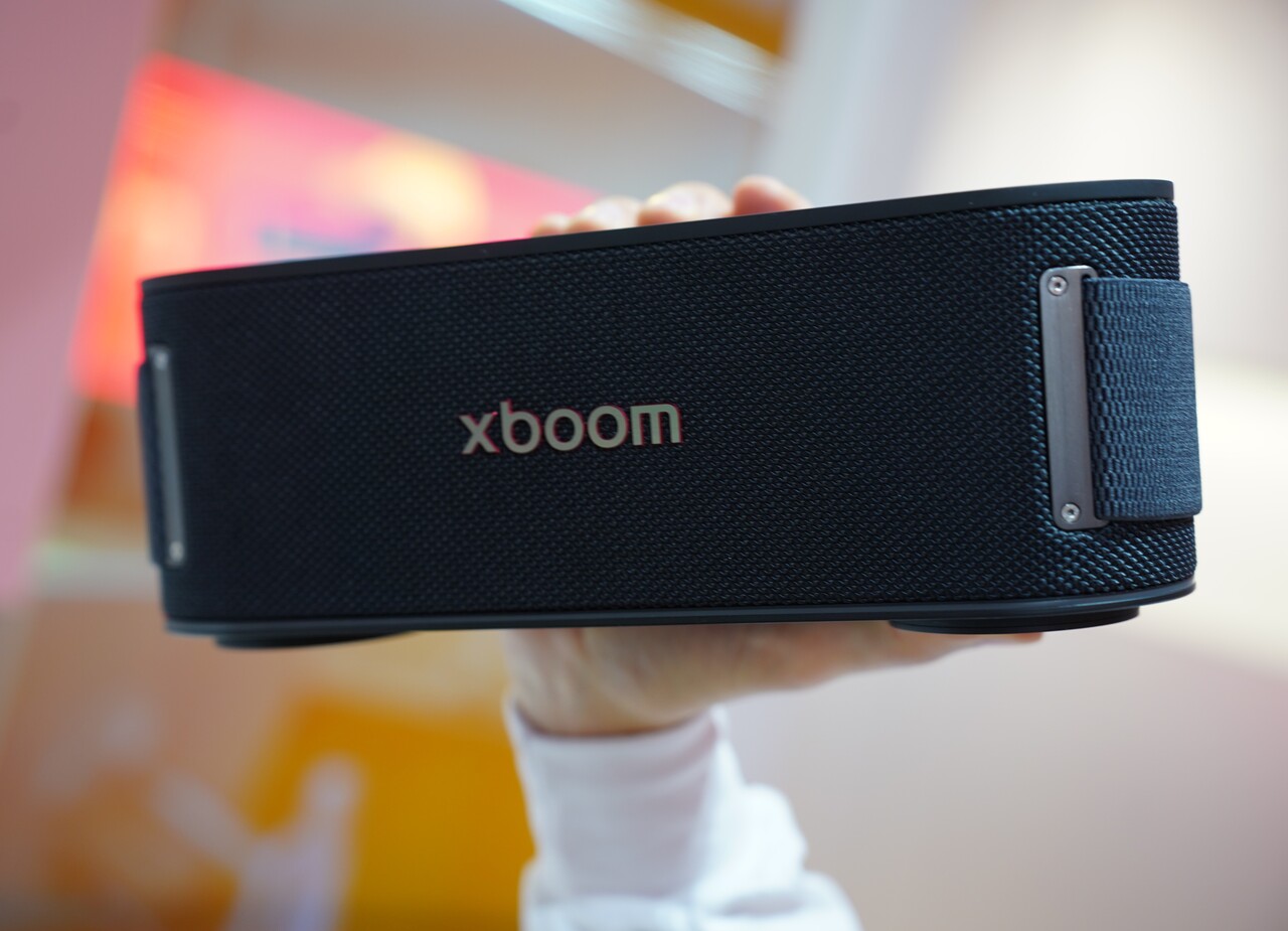 LG전자가 새롭게 공개한 AI 기능을 갖춘 'LG 엑스붐 바운스' 실물. [사진=김민우 기자]