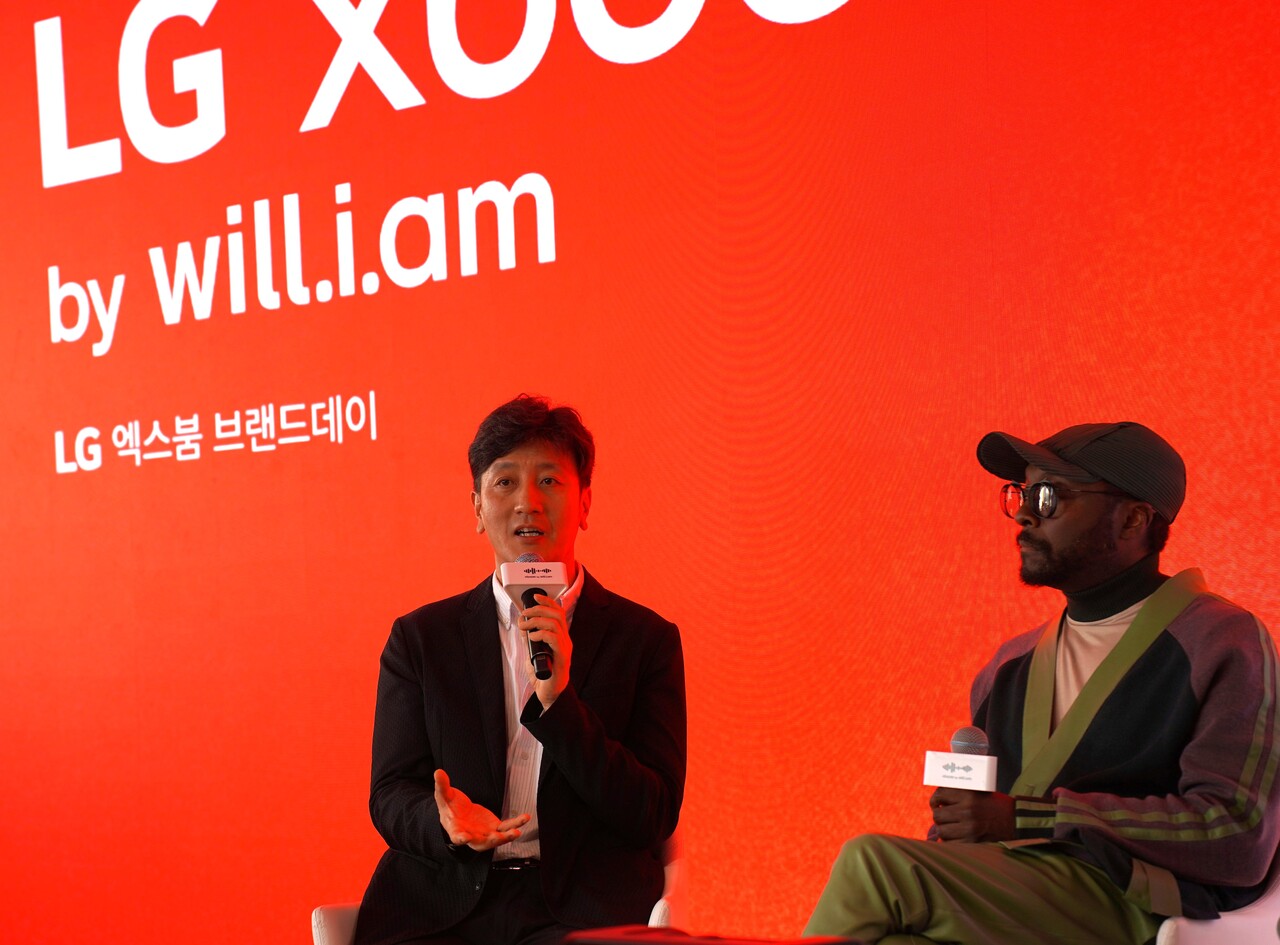 이정석 LG전자 MS사업본부 오디오사업담당 전무(사진 왼쪽)가 7일 'LG 엑스붐 브랜드 데이'에서 질의에 답변하고 있다. [사진=김민우 기자]