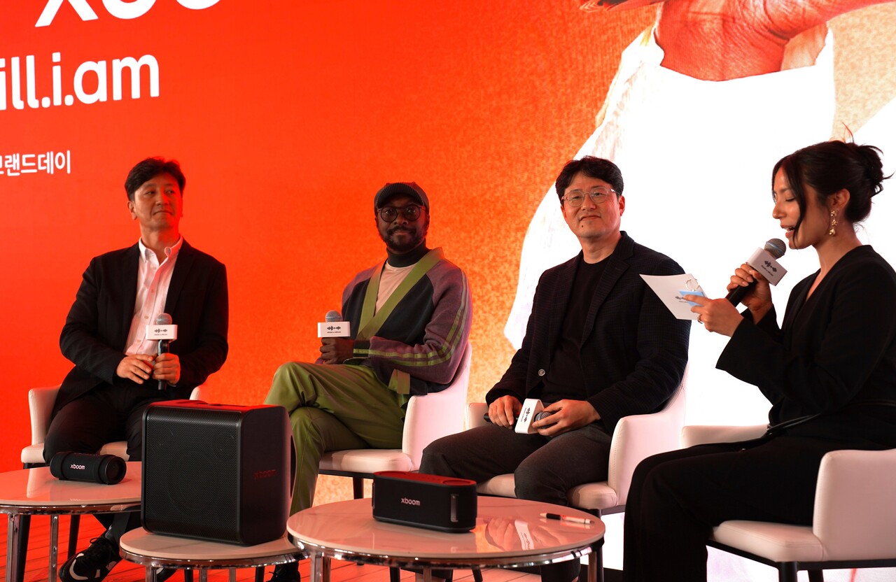 (사진 왼쪽부터) 이정석 LG전자 MS사업본부 오디오사업담당 전무, 윌아이엠, 오승진 한국영업본부 MS마케팅담당 상무, MC를 맡은 푸니타. 7일 'LG 엑스붐 브랜드 데이'에서 대담을 나누고 있다. [사진=김민우 기자]