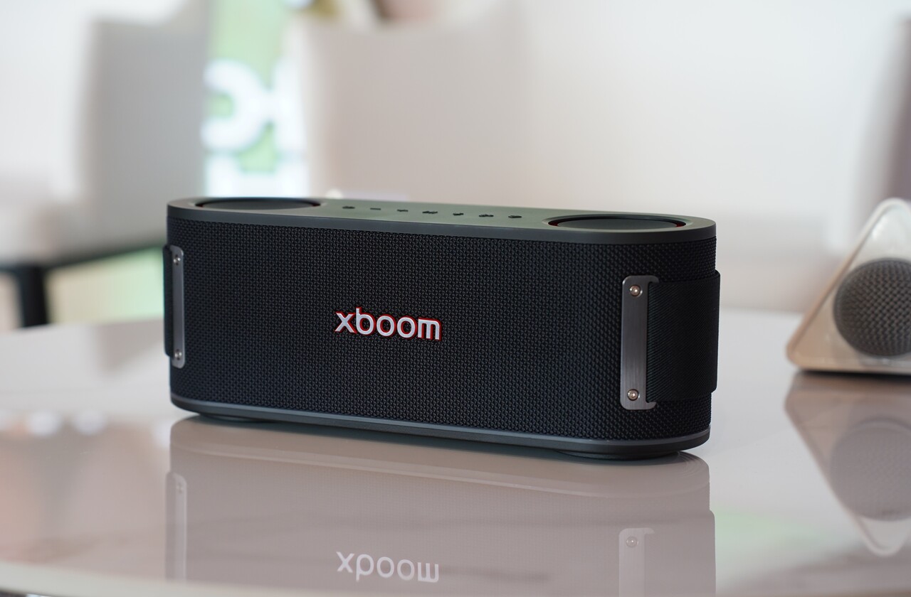 LG전자가 새롭게 공개한 AI 기능을 갖춘 'LG 엑스붐 바운스' 실물. [사진=김민우 기자]