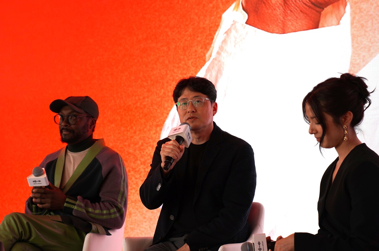 오승진 LG전자 한국영업본부 MS마케팅담당 상무(사진 가운데)가 7일 'LG 엑스붐 브랜드 데이'에서 질의에 답변하고 있다. [사진=김민우 기자]