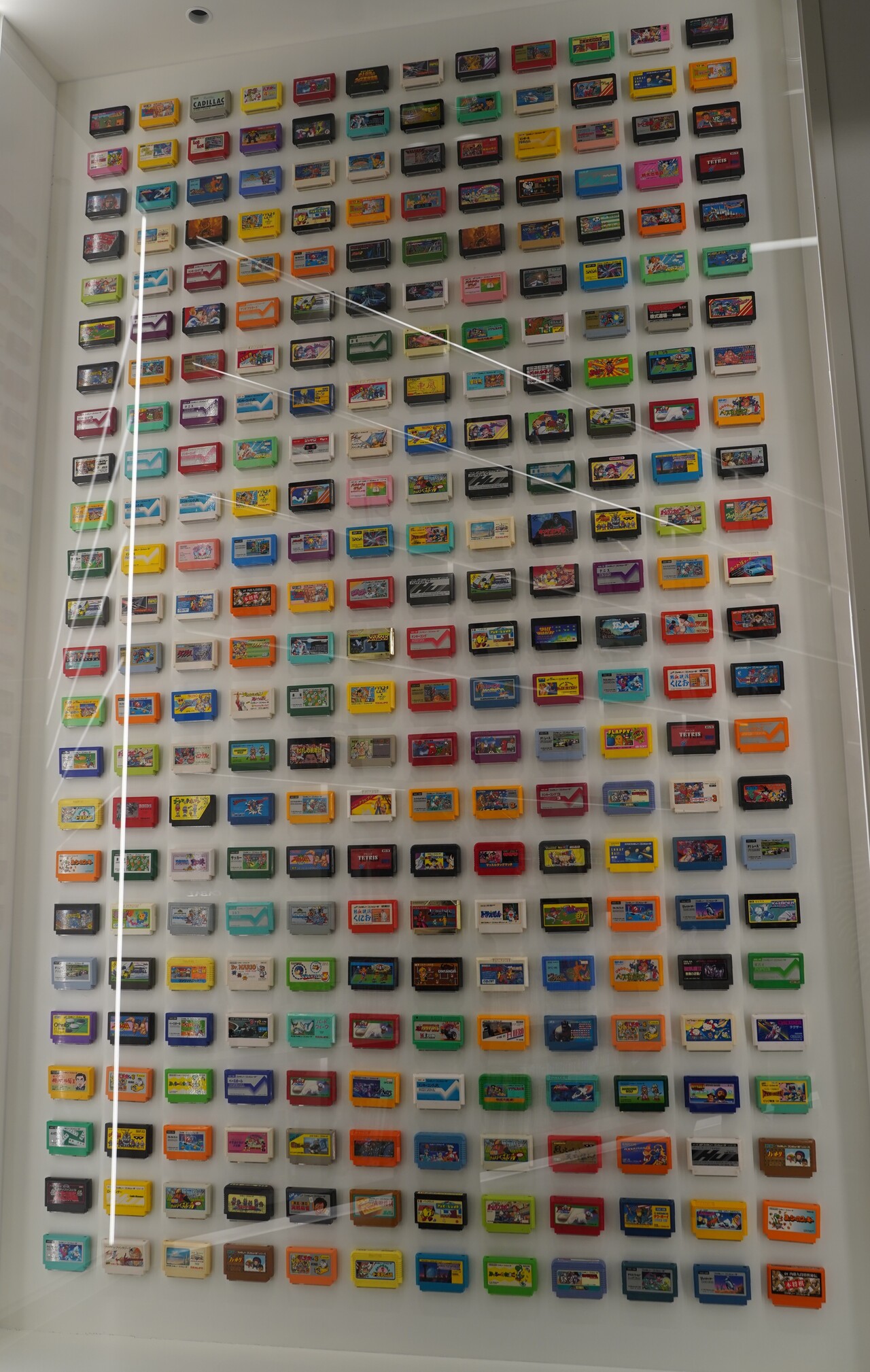 '넷마블게임박물관'에 다양한 게임팩들이 전시돼있다. 