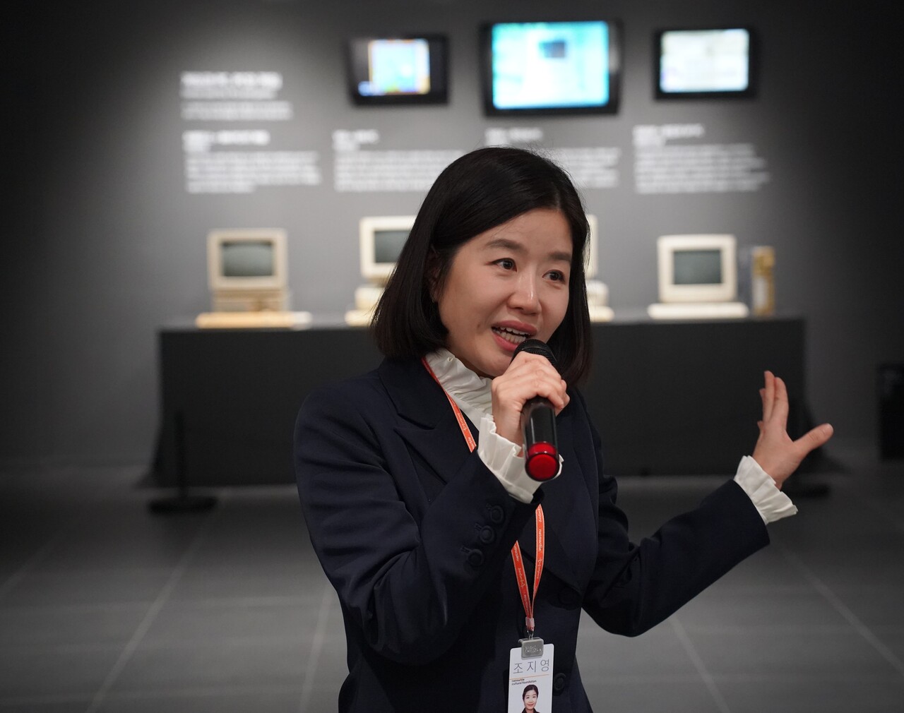조지영 넷마블문화재단 팀장이 지난 8일 '넷마블게임박물관'에서 한국 게임의 역사에 대해 소개하고 있다.