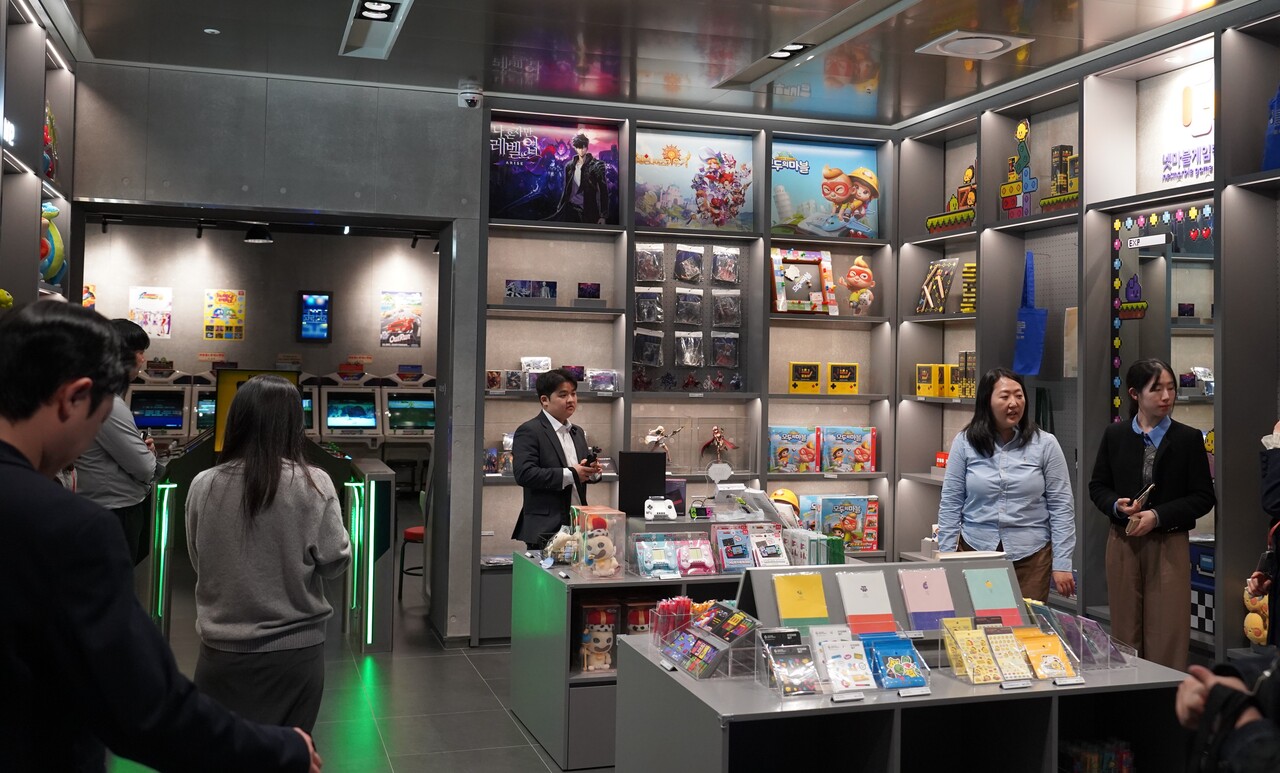 '넷마블게임박물관' 전시를 다 보고 나면 넷마블의 주요 게임들을 활용한 굿즈 상품들을 만나볼 수 있다. 