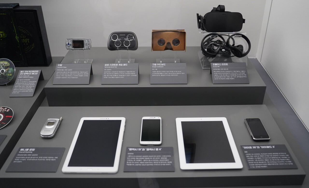 '넷마블게임박물관'에 2000년대 이후 다양한 게임 기기들이 전시돼 있다. 