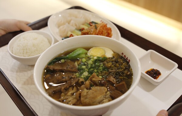 CJ프레시웨이 구내식당에서 선보인 특식 진중 우육면.