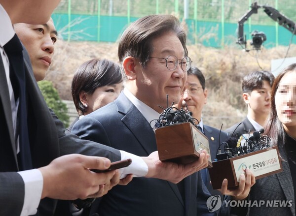 더불어민주당 이재명 대표가 지난 3월 26일 서울 서초구 서울고등법원에서 열린 공직선거법 위반 혐의 2심 선고 공판에 출석하고 있다. [사진=연합뉴스]