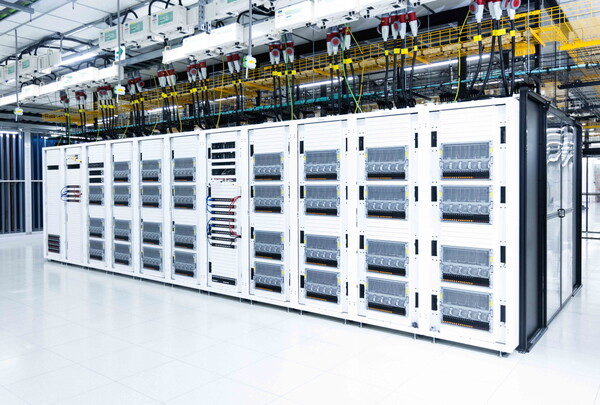 SK브로드밴드 가산 IDC에 구축된 AI 데이터센터(AI DC) 모습 [사진=SK텔레콤]