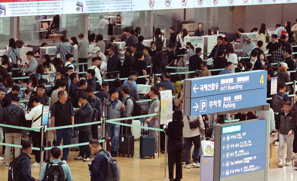  신한카드 빅데이터연구소는 이달 1일부터 6일까지 개인 회원들이 사용한 카드 현황 분석 결과를 19일 발표했다. 인천국제공항 1터미널 출국장 모습. [사진=연합뉴스]