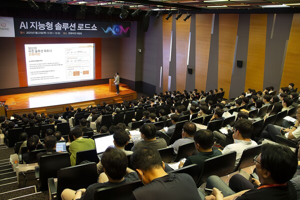 한화비전이 개최하는 AI(인공지능) 지능형 솔루션 로드쇼 현장. [사진=한화비전]