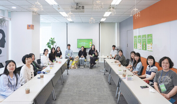 SK행복나눔재단이 28일 ‘시각장애 아동 부모와 함께하는 토크콘서트’를 개최했다. [사진=SK행복나눔재단]