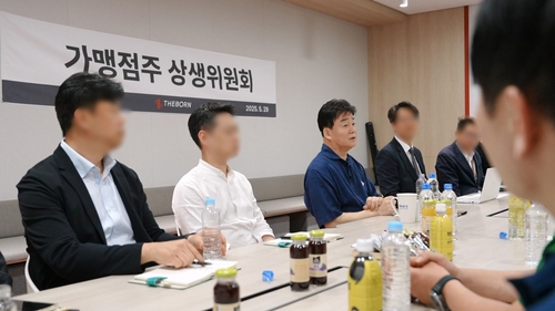 상생위원회 준비 회의에 참석한 백종원 더본코리아 대표. [사진=더본코리아/연합뉴스]