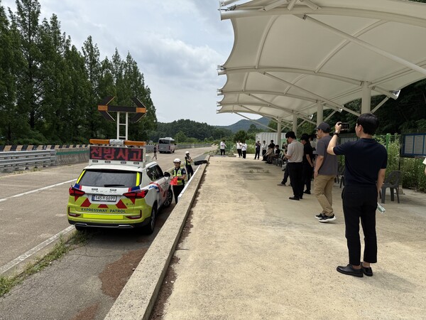 17일 충북 영동군 도로안전교육센터에서 민자고속도로 안전순찰 담당자들이 안전교육을 받고 있다. [사진=한국도로공사]