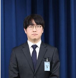 15일 서울 용산구 대통령실 청사에서 열린 인선 관련 브리핑에 AI 미래기획수석에 임명된 하정우 네이버AI혁신센터장이 참석하고 있다. [사진=연합뉴스]