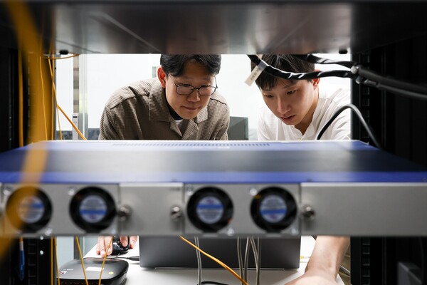 KT가 초고속인터넷 천만 고객 달성을 맞아 차세대 기가 이더넷 스위치(New 5G-GES)를 도입한다. [사진=KT]