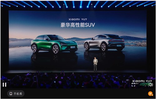 샤오미의 첫 SUV 'YU7'를 소개하는 레이쥔 샤오미 CEO. [사진=연합뉴스]