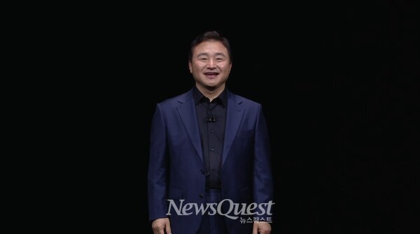 9일(현지시간) 미국 뉴욕 브루클린에서 열린 '갤럭시 언팩 2025'에서 노태문 삼성전자 DX부문장 직무대행 사장이 발언하고 있다. [사진=삼성전자 유튜브 라이브영상 캡쳐]