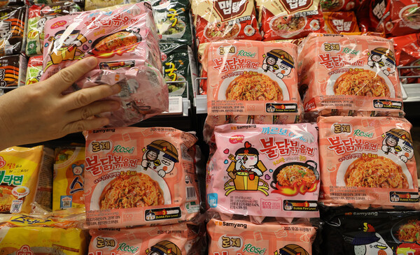 5월 16일 서울 한 대형마트 삼양식품 라면 판매대 모습. [사진=연합뉴스]
