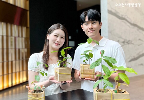 동양생명은 임직원들과 함께 지난 4월부터 100일간 진행한 ‘도토리 나무 키우기’ 캠페인을 성공적으로 마무리했다고 30일 밝혔다. [사진=동양생명]