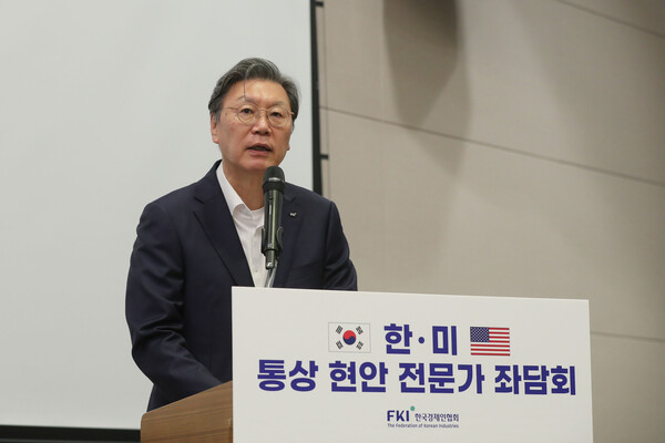 김창범 한경협 부회장이 5일 FKI타워 컨퍼런스센터에서 열린 '진화하는 한미 경제동맹: 관세를 넘어 기술 및 산업협력으로' 좌담회에서 인사말을 하고 있다. [사진=한국경제인협회]
