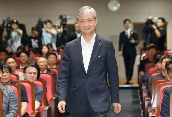 이찬진 신임 금융감독원 원장이 14일 서울 여의도 금융감독원에서 열린 취임식에 입장하고 있다. [사진=연합뉴스]