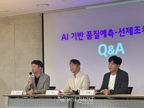 (왼쪽부터) 김진만 LG유플러스 고객경험품질혁신담당, 강봉수 LG유플러스 품질혁신센터장(상무), 조현철 LG유플러스 데이터사이언스Lab장(상무)이 Q&A를 진행하고 있다. [사진=김어진 기자]