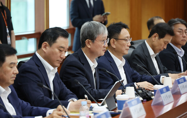 이찬진 금융감독원장이 8일 여의도 한국금융투자협회에서 열린 금감원-금융투자회사 CEO 간담회에서 발언을 하고 있다. [사진=연합뉴스]