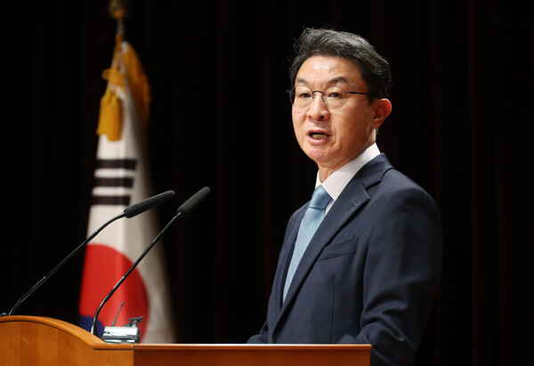 이억원 신임 금융위원장이 15일 정부서울청사에서 열린 취임식에서 취임사를 하고 있다. [사진=연합뉴스]