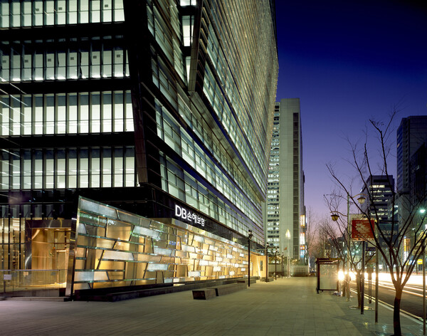 DB손해보험은 26일 미국 특화보험사 The Fortegra Group, Inc.의 발행주식 100%를 16억5000만 달러 (약 2조3000억원)에 인수하는 계약을 팁트리(Tiptree Inc), 워버그 핀커스(Warburg Pincus LLC) 와 체결했다고 밝혔다. [사진=DB손해보험]