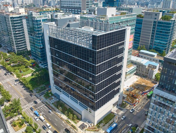 DL이앤씨가 준공한 ‘가산 데이터센터’ 전경. [사진=DL이앤씨]