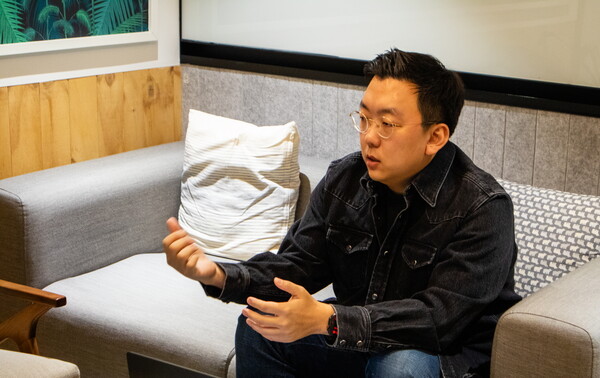 인터뷰 중인 김진희 메타본 대표.