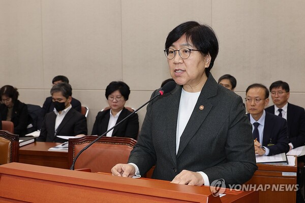 10일 서울 여의도 국회에서 열린 보건복지위원회 전체회의에서 정은경 보건복지부 장관이 2026년도 예산안 관련 설명을 하고 있다. [사진=연합뉴스]