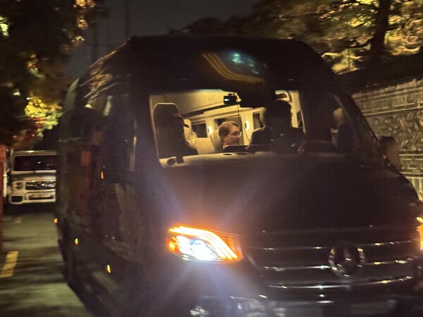 올라 칼레니우스 메르세데스-벤츠 회장이 13일 오후 서울 용산구 한남동에 위치한 승지원에 도착했다. [사진=연합뉴스]