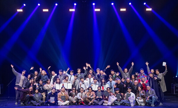 지난 15일 서울관악아트홀에서 열린 ‘제36회 CJ와 함께하는 유재하 음악경연대회’를 마치고 본선에 진출한 10팀과 관계자가 기념사진을 촬영하고 있다. [사진=CJ문화재단] 