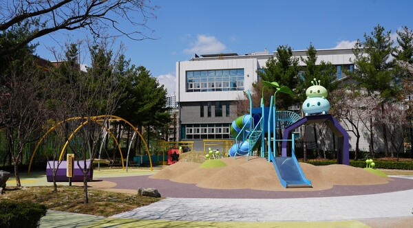 넥슨과 넥슨재단이 경기도 의정부시에 조성한 ‘단풍잎 놀이터’ 2호. [사진=넥슨]